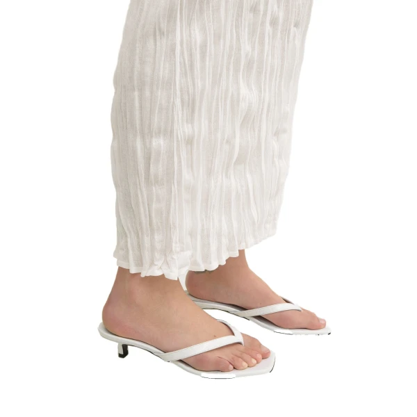 Croco-embossed heeled flip flops in Off-white - Image 3