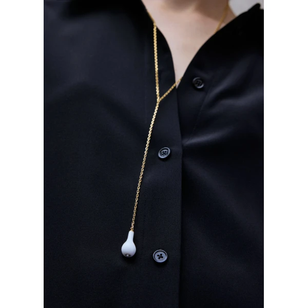 Crystal drop necklace in White / Gold - Image 3