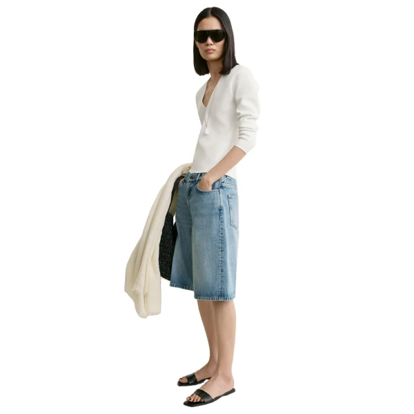 Toteme Denim board shorts in True vintage, view 3