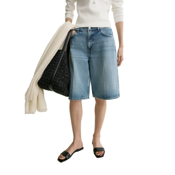 Toteme Denim board shorts in True vintage, view 4