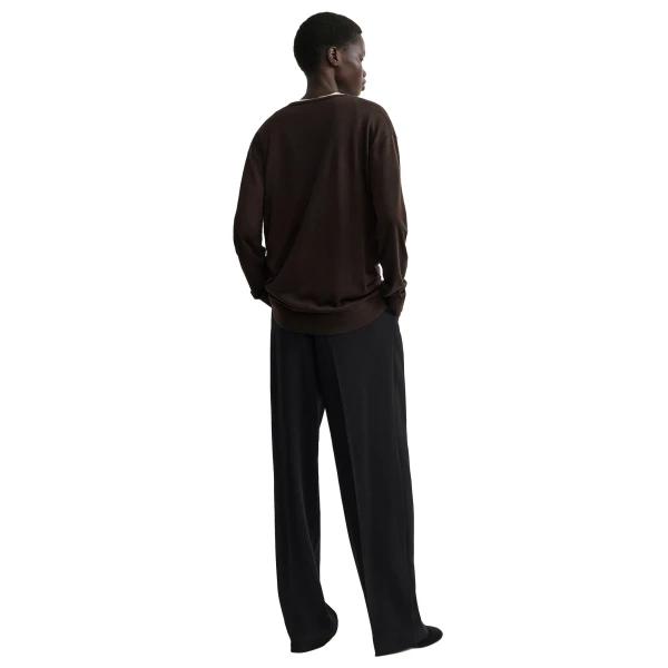 Toteme Fine v-neck knit in Fondante, view 4