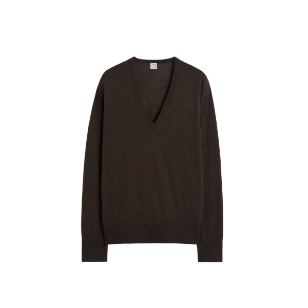 Fine v-neck knit in Fondante