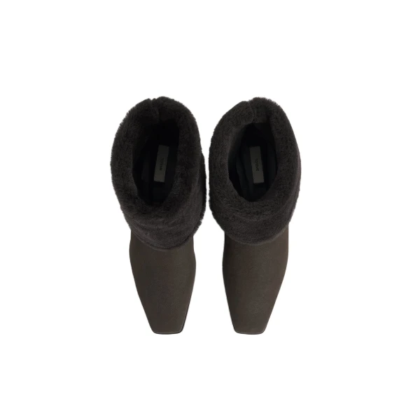 Fold-down shearling boots in Pepper - Image 4