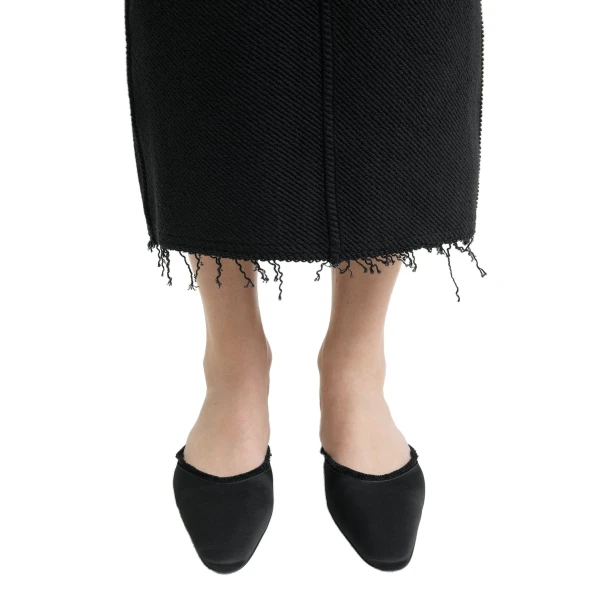 Frayed satin lounge slippers in Black - Image 3