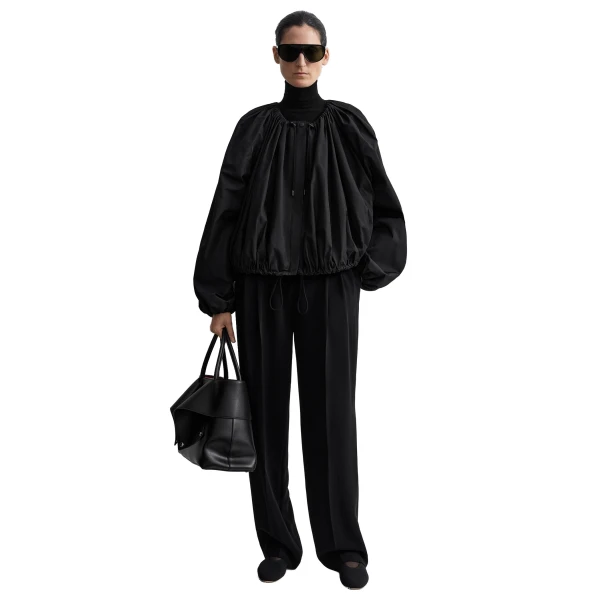 Toteme Gathered parachute jacket in Black, view 2