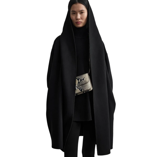 Toteme Hoodie coat in Black, view 5
