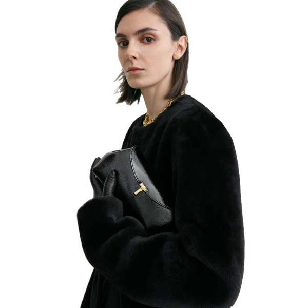 Mini T-Lock naplack clutch in Black - Image 2