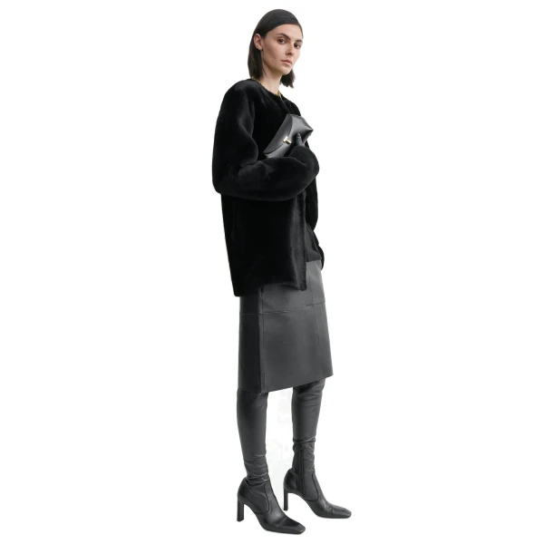 Mini T-Lock naplack clutch in Black - Image 3