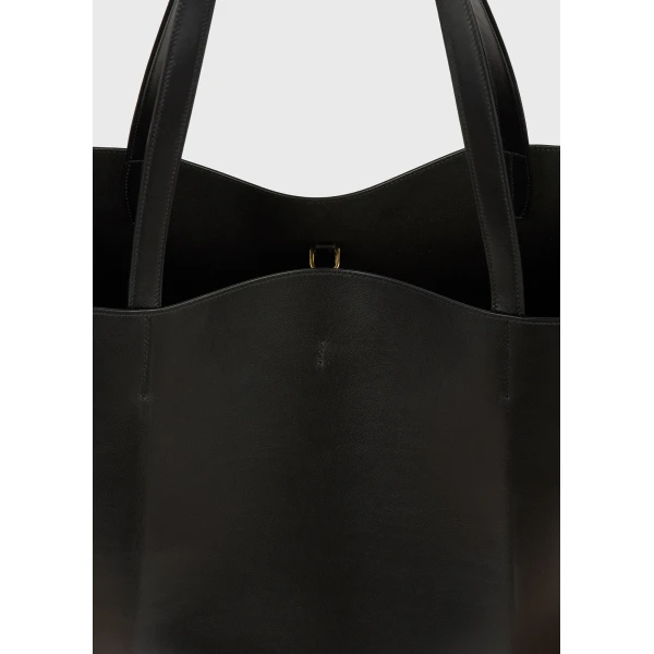 Roam leather tote in Black - Image 5