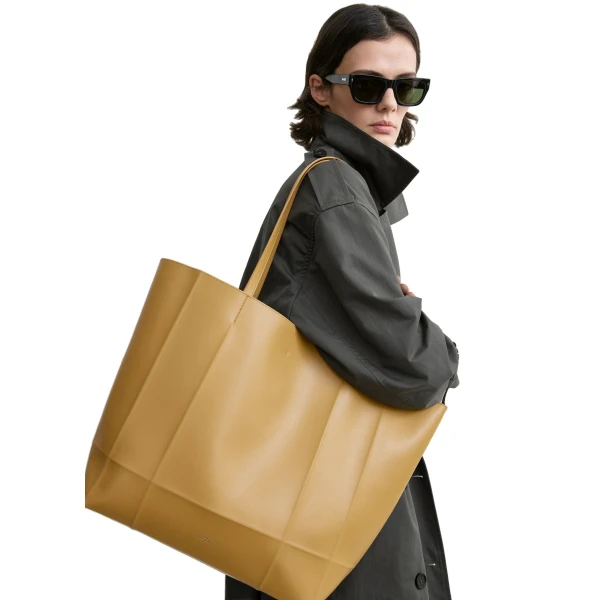 Roam leather tote in Manuka - Image 3