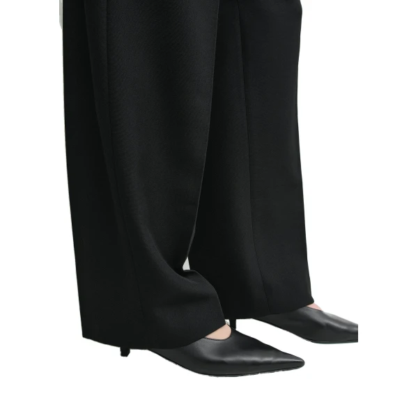 Sharp nappa kitten pumps in Black - Image 3
