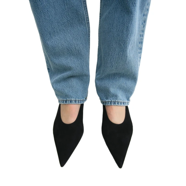 Sharp suede kitten pumps in Black - Image 2