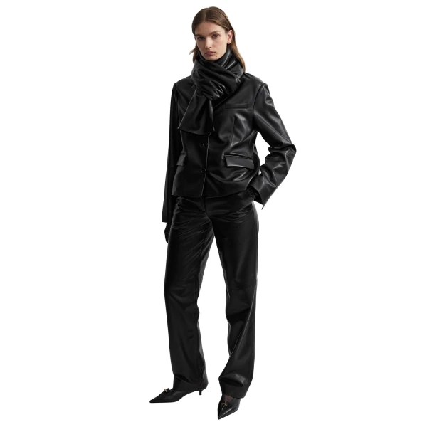 Toteme Short leather blazer in Black, view 2