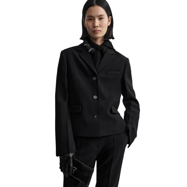 Toteme Short stretch wool blazer in Black, view 5