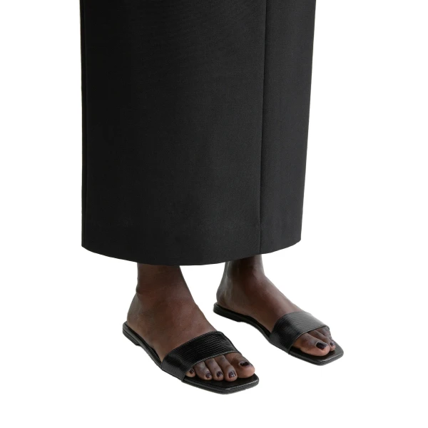 Slim lizard-embossed bandeau slides in Black - Image 3