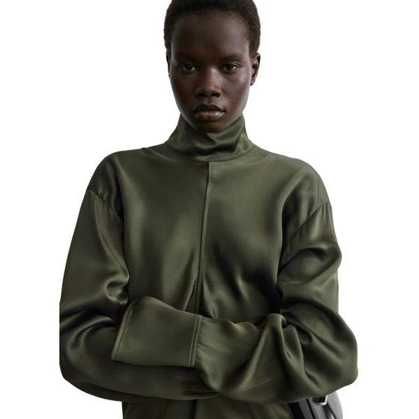 Toteme Slouch blouse in Dark green, view 5