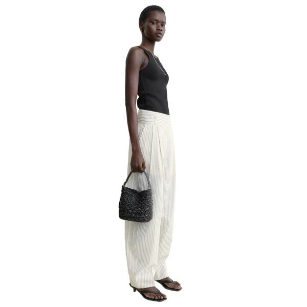 Small belted paper raffia tote in Black - Image 2