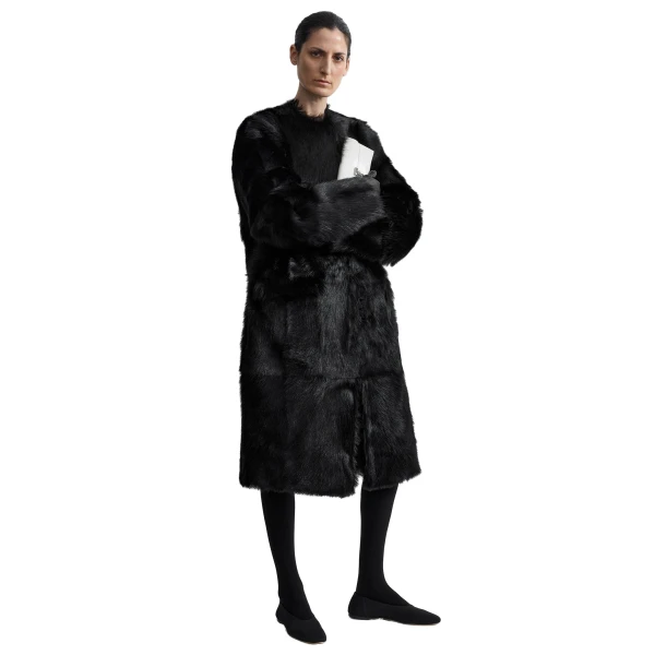 Toteme Structured shearling coat in Black, view 2