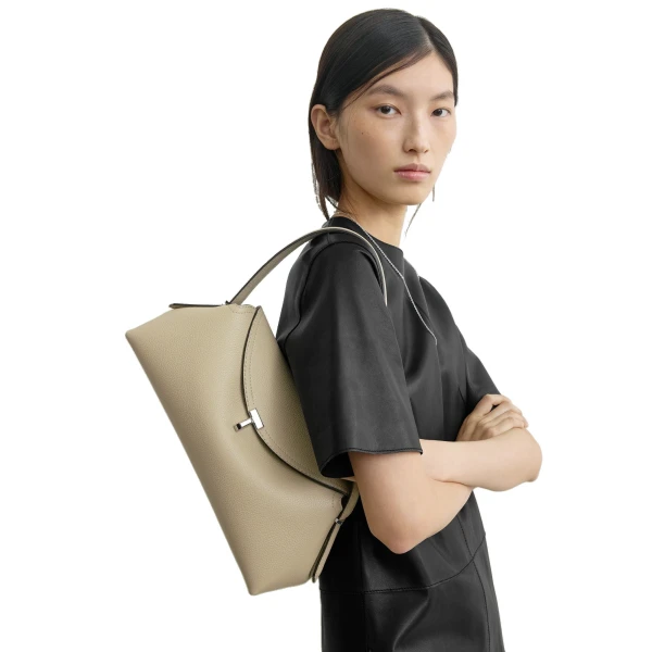 T-Lock grained-leather shoulder in Cashew - Image 2
