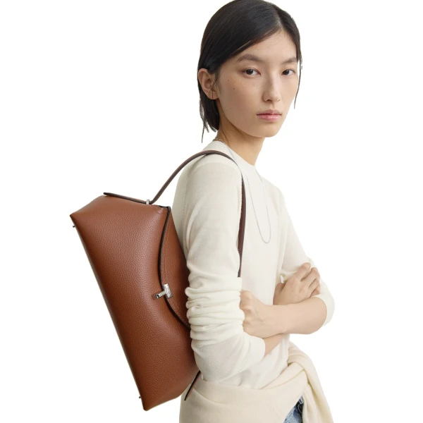 T-Lock grained-leather shoulder in Sienna - Image 2