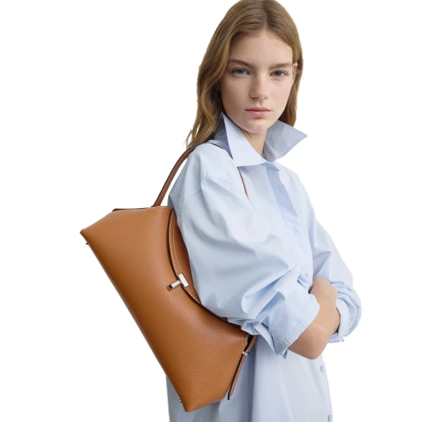 T-Lock grained-leather shoulder in Tan - Image 2