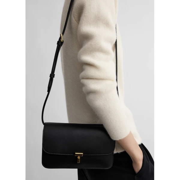 T-Lock leather crossbody in Black - Image 4