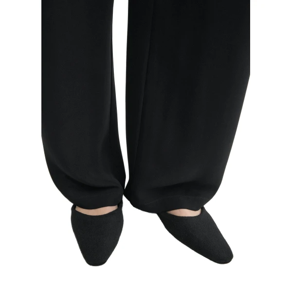 Wool-cashmere lounge slippers in Black - Image 2