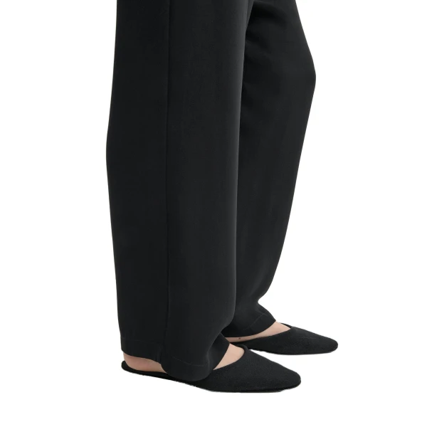 Wool-cashmere lounge slippers in Black - Image 3