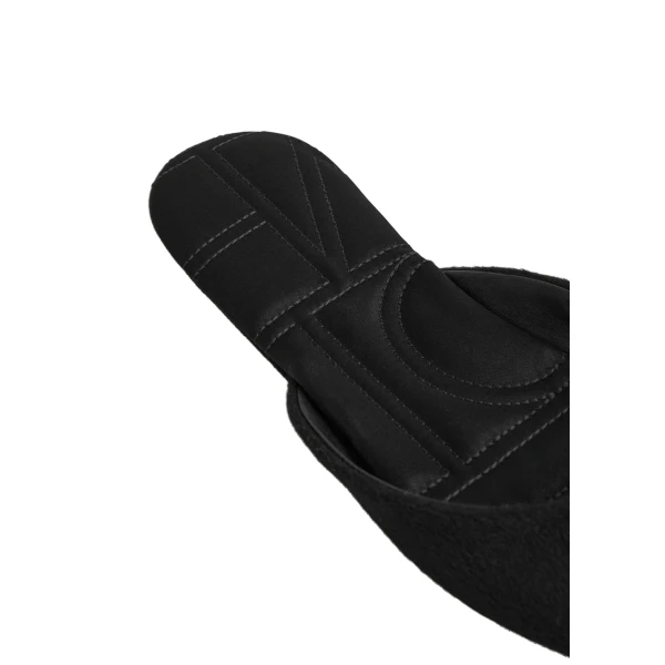 Wool-cashmere lounge slippers in Black - Image 5
