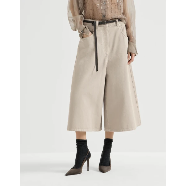 Wide cropped trousers