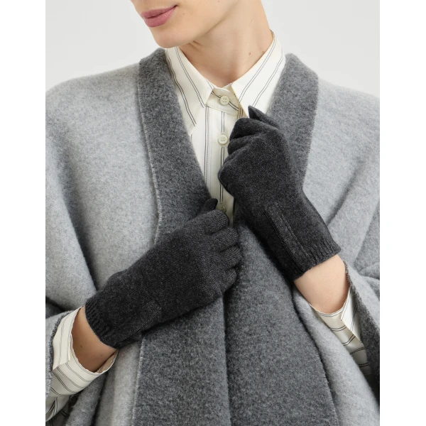 Brunello Cucinelli Cashmere knit gloves with monili in Lignite Grey, view 3 | Gloves | Luxury Shoes 