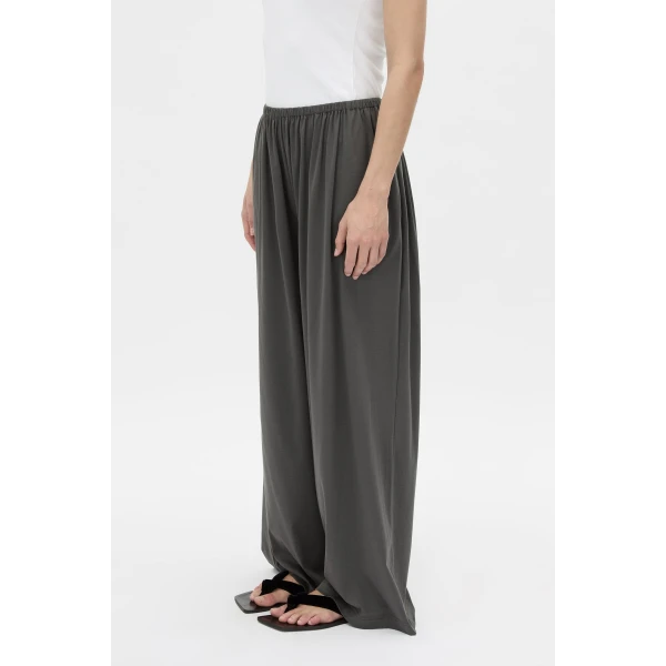 Camilla and Marc Senae Lightweight Lounge Pant in Charcoal, view 3 | Pants | Luxury Shoes 