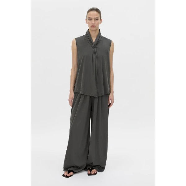 Camilla and Marc Senae Lightweight Lounge Pant in Charcoal, view 4 | Pants | Luxury Shoes 