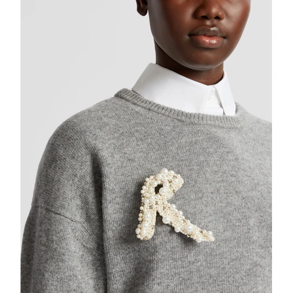 Erdem Pearl Alphabet Brooch R | Brooches & Pins | Luxury Shoes 