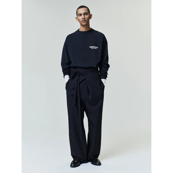 Fear of God Essentials Classic Long Sleeve Tee in Vintage Black and White | T-shirts & vests | Luxury Shoes 