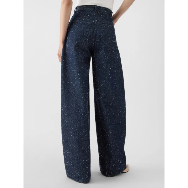 blue trousers