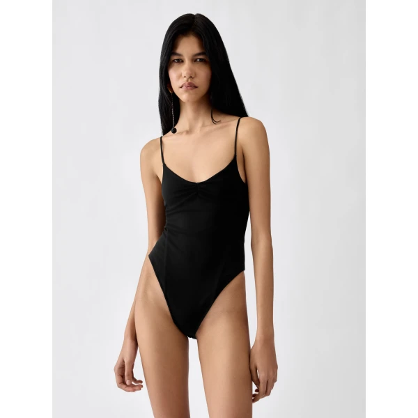 black Jacquemus top