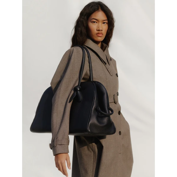 black Jacquemus tote bag