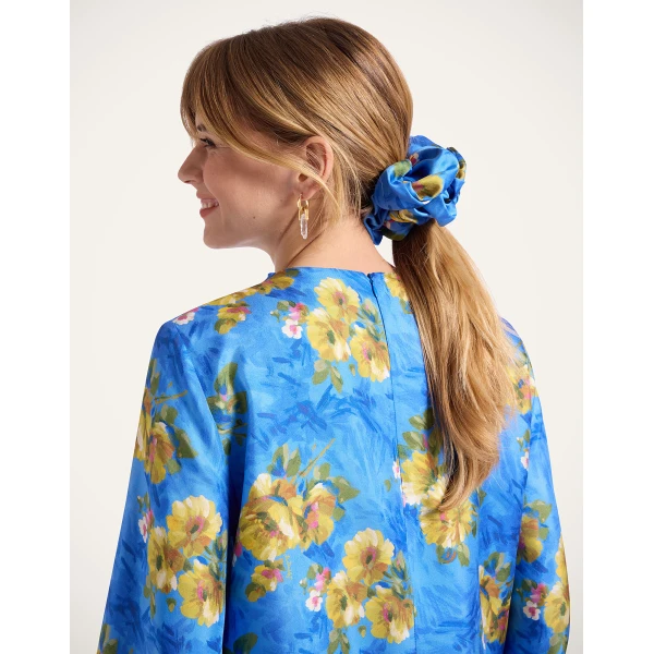 La DoubleJ Giga Scrunchie in Riptide Light Blue at Luxury Shoes 