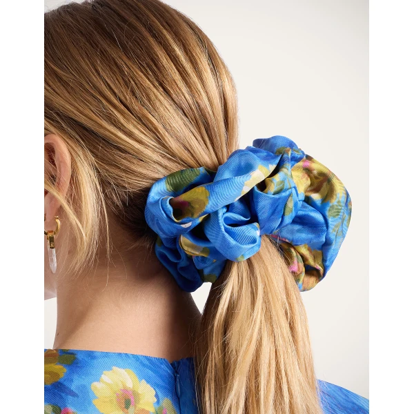 La DoubleJ Giga Scrunchie in Riptide Light Blue at Luxury Shoes 