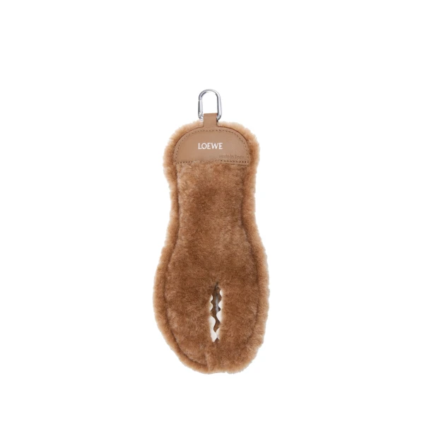Claw Charm in Shearling and Lambskin, Beige