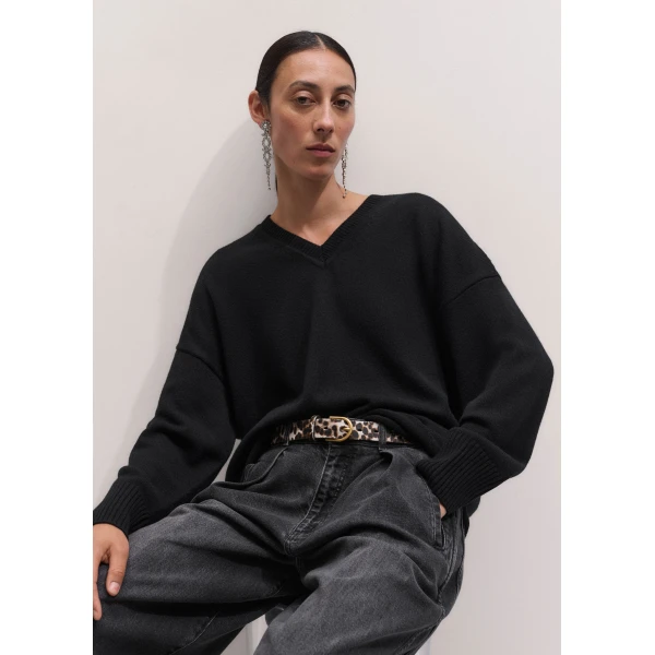 ME+EM Ultimate Boyfriend Jumper in Black, view 2 | Sweaters | Luxury Shoes 