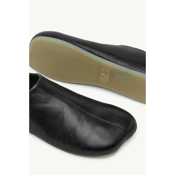 MM6 Maison Margiela Factory Sabots in Black, view 6 | Mules | Luxury Shoes 