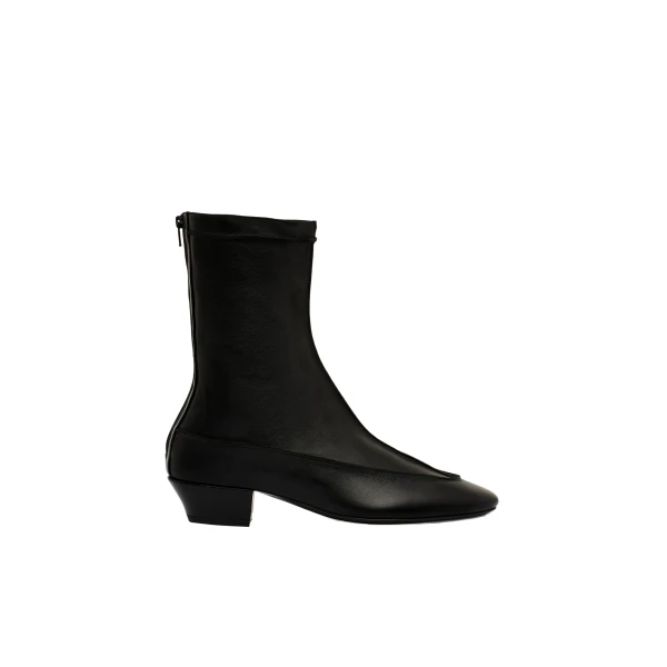 Leather ankle boots in black