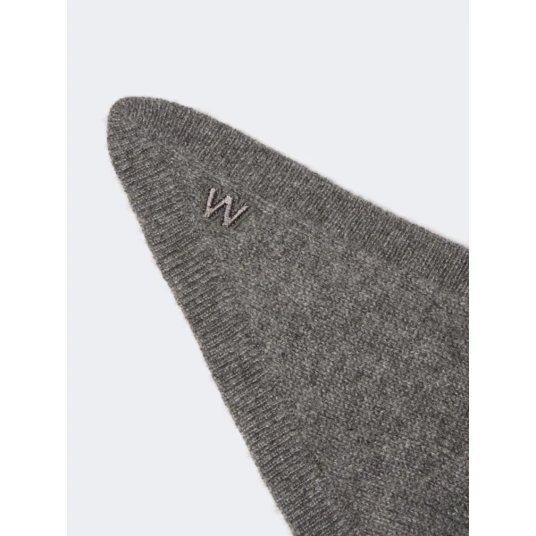 Max Mara Bosso Triangle Cashmere Scarf in Light Grey | Scarves | Luxury Shoes 