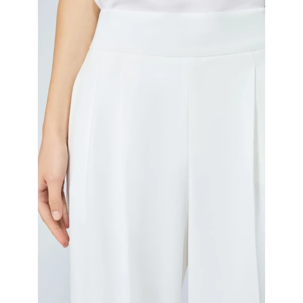 Max Mara Oscuro Slim-Fit Compact Cady Trousers in White | Tailored pants | Luxury Shoes 