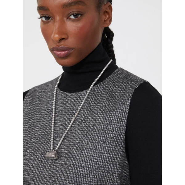 Max Mara Pasticcino Bag Pendant Pearl Necklace in Black | Necklace | Luxury Shoes 