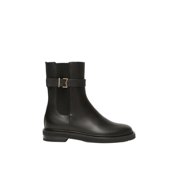 Pio Leather Chelsea Boots in Black