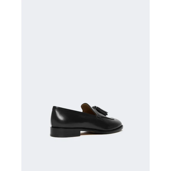 Max Mara Sultano Tasselled Leather Loafers in Black | Loafers | Luxury Shoes 