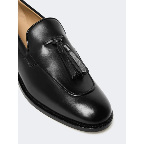 Max Mara Sultano Tasselled Leather Loafers in Black | Loafers | Luxury Shoes 